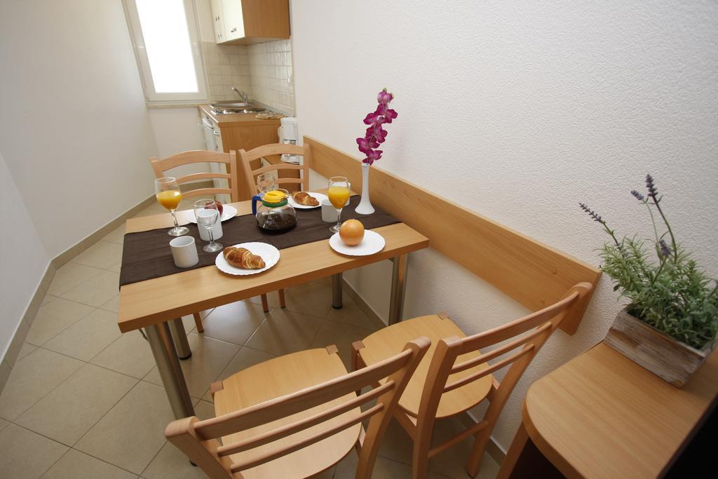 Apartments Neva Makarska Bilik gambar