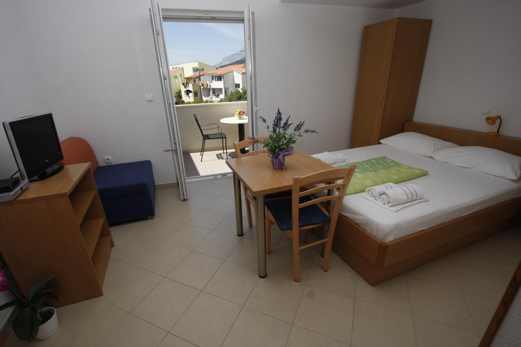 Apartments Neva Makarska Bilik gambar