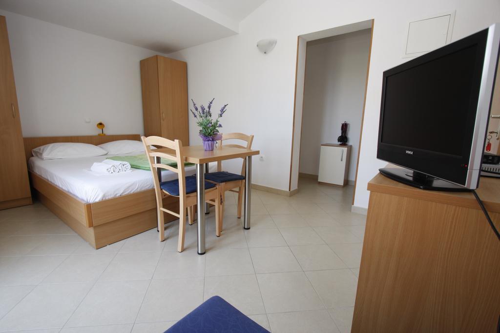 Apartments Neva Makarska Bilik gambar