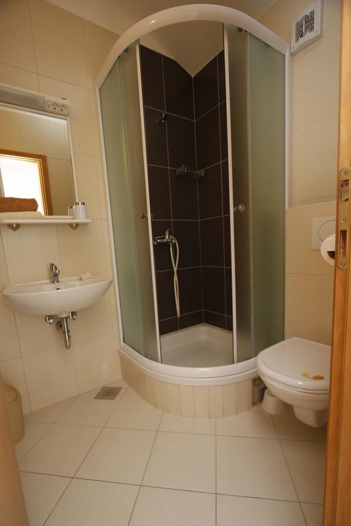 Apartments Neva Makarska Bilik gambar