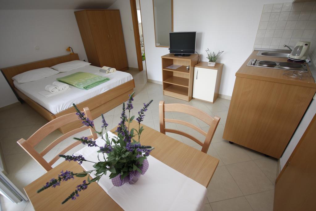 Apartments Neva Makarska Bilik gambar