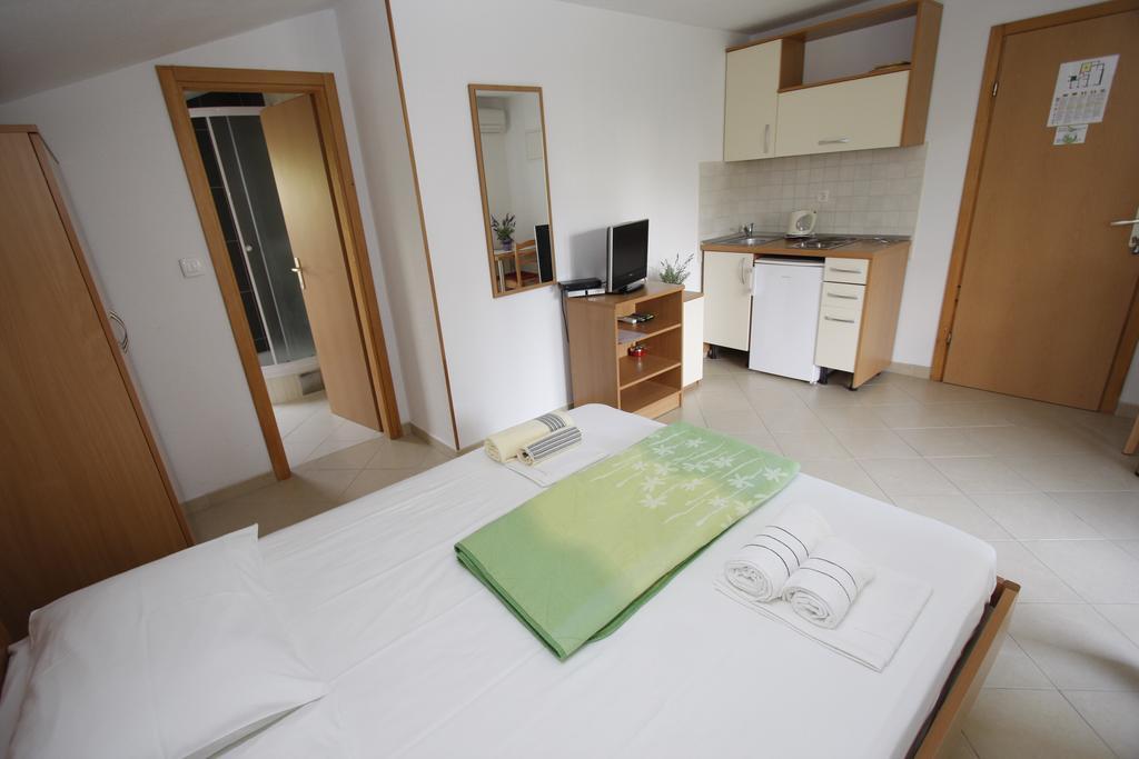 Apartments Neva Makarska Bilik gambar